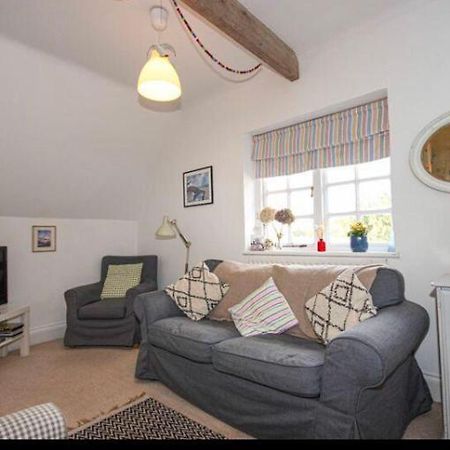 Light And Airy Central Lyme Regis Appartment With Parking 외부 사진